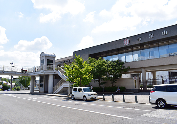 近鉄学園前駅